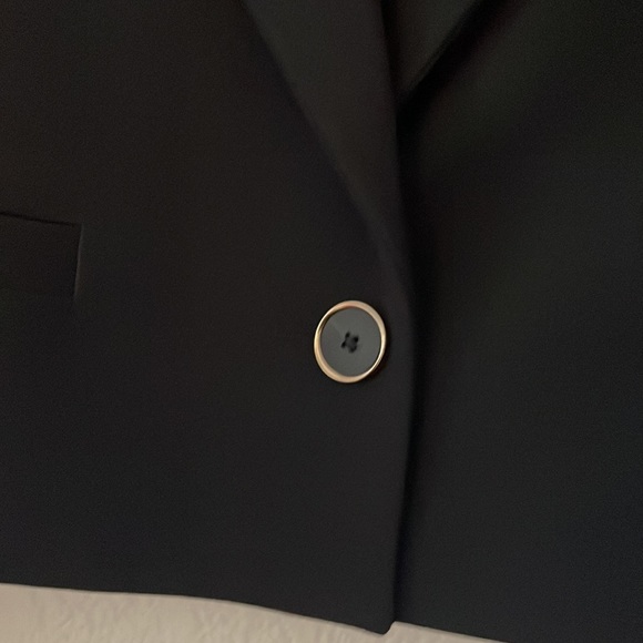 EXPRESS BLACK CROP ONE BUTTON BLAZER - Picture 3 of 5